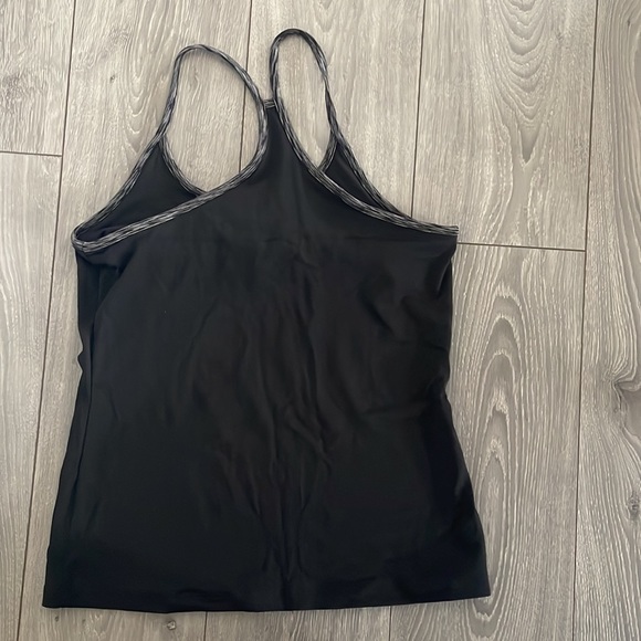 Joe Fresh Women’s Sports tank bundle - Picture 3 of 11